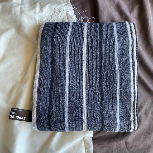 Black Merino Wool Marled Striped Scarf - Picture 2 of 3